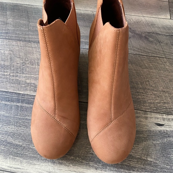 NWT Toms Suede Booties Kelsey Tan Oiled Nubuck Leather Wedges Classic Size 11 - Picture 8 of 15